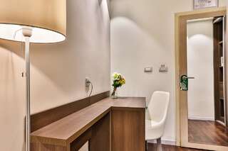 Отель Hotel Palma Тиват Улучшенный большой двухместный номер с 1 кроватью и видом на море-2